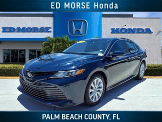 Used 2020 Toyota Camry LE image 1