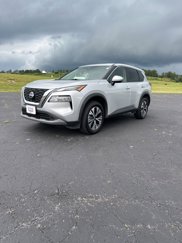 Used 2023 Nissan Rogue SV image 1