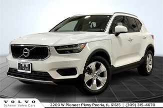 Used 2022 Volvo XC40 T5 Momentum image 1