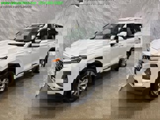 Used 2019 Hyundai Santa Fe SE image 1