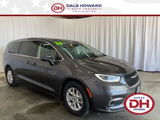 Used 2023 Chrysler Pacifica Touring-L image 1
