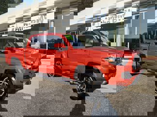 Used 2017 Toyota Tacoma SR5 video 1