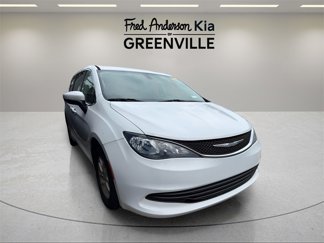 Used 2017 Chrysler Pacifica Touring image 1