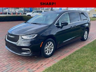 Used 2023 Chrysler Pacifica Touring-L image 1