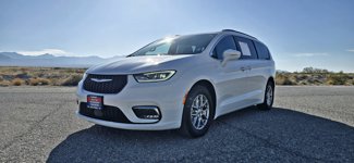 Used 2022 Chrysler Pacifica Touring image 1