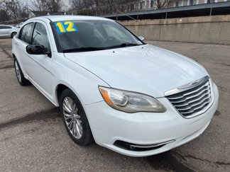 Used 2012 Chrysler 200 Limited image 1