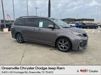 Used 2019 Toyota Sienna SE w/ SE Preferred Package image 1