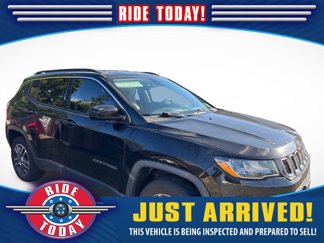 Used 2017 Jeep Compass Latitude w/ Popular Equipment Group image 1