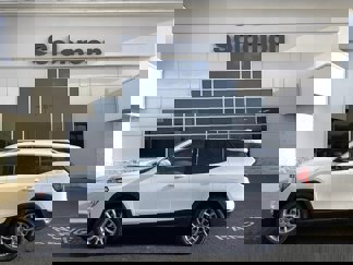 Used 2024 GMC Terrain SLT image 1