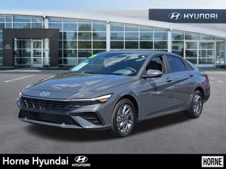 Used 2024 Hyundai Elantra SEL image 1