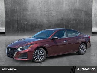 Used 2024 Nissan Altima 2.5 SV image 1