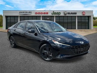 Used 2022 Hyundai Elantra SEL w/ Cargo Package image 1