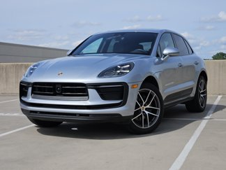 Certified 2025 Porsche Macan image 1