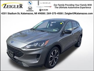 Used 2022 Ford Escape SE w/ SE Sport Appearance Package image 1