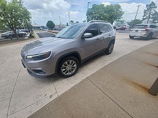 Used 2019 Jeep Cherokee Latitude Plus image 1