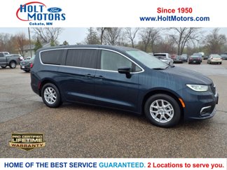 Used 2023 Chrysler Pacifica Touring-L image 1