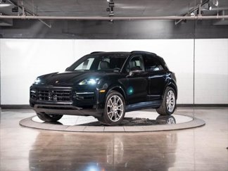 Used 2024 Porsche Cayenne image 1