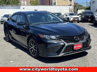 Used 2021 Toyota Camry SE image 1