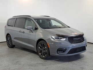 Used 2021 Chrysler Pacifica Touring w/ S Appearance Package image 1