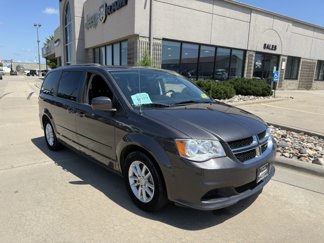 Used 2016 Dodge Grand Caravan SXT image 1