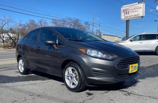 Used 2018 Ford Fiesta SE image 1