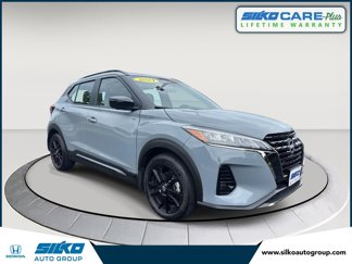 Used 2024 Nissan Kicks SR image 1