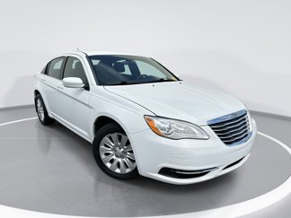 Used 2014 Chrysler 200 LX image 1