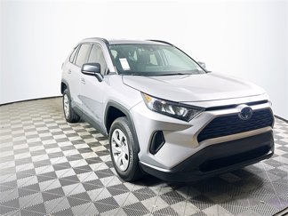 Used 2021 Toyota RAV4 LE image 1