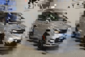 Used 2018 Chrysler Pacifica Touring Plus w/ S Appearance Package image 1