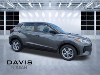 New 2025 Nissan Kicks Play S image 1