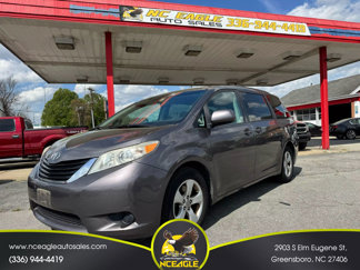 Used 2011 Toyota Sienna LE image 1