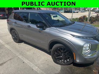 Used 2022 Mitsubishi Outlander SE image 1