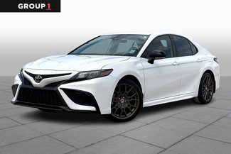 Used 2023 Toyota Camry SE image 1