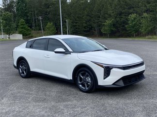 New 2025 Kia K4 LXS image 1