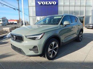 New 2025 Volvo XC40 B5 Core w/ Climate Package image 1