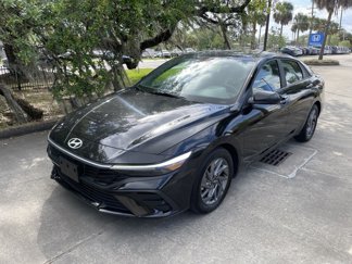 Used 2024 Hyundai Elantra SEL image 1