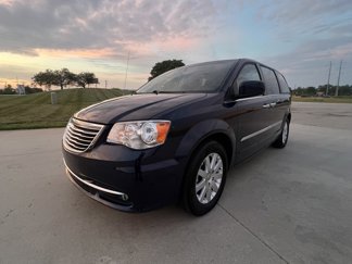 Used 2015 Chrysler Town & Country Touring w/ Driver Convenience Group image 1