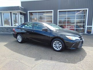 Used 2015 Toyota Camry LE image 1