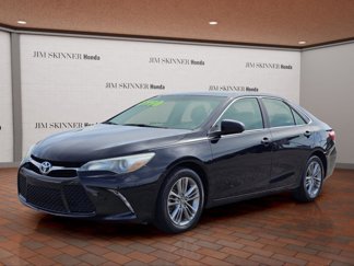Used 2017 Toyota Camry SE image 1