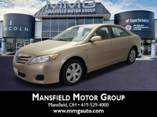 Used 2011 Toyota Camry LE image 1