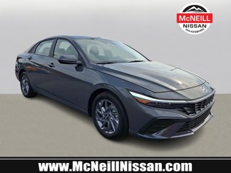 Used 2024 Hyundai Elantra SEL image 1