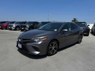 Used 2018 Toyota Camry SE image 1