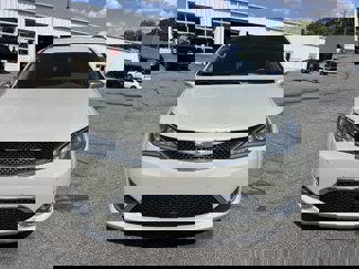 Used 2017 Chrysler Pacifica Limited video 2