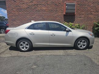 Used 2016 Chevrolet Malibu LT image 1
