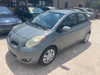 Used 2011 Toyota Yaris 4-Door Hatchback image 1