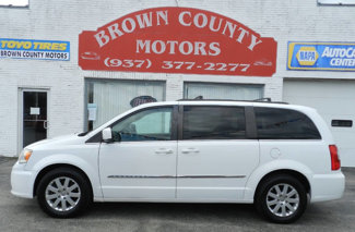 Used 2014 Chrysler Town & Country Touring image 1