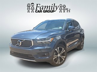 Used 2022 Volvo XC40 T4 Inscription w/ Advanced Package image 1