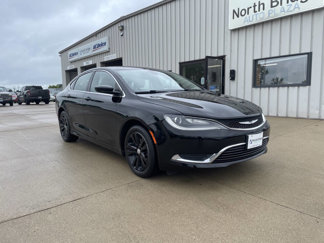 Used 2015 Chrysler 200 Limited image 1