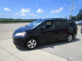 Used 2015 Toyota Sienna LE image 1