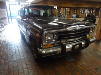 Used 1989 Jeep Grand Wagoneer image 1